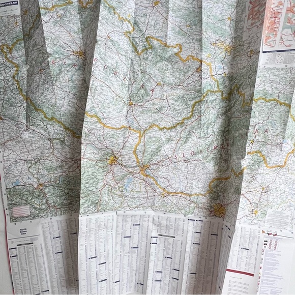 Prague & Czech Rep Guide, Phrasebook/Dictionary, Michelin Map Czech & Slovak - Picture 14 of 16